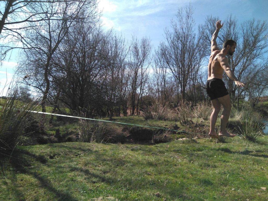 como hacer slackline